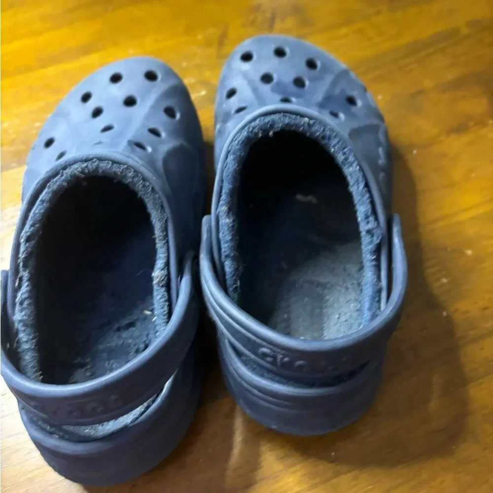 Navy Blue fuzzy crocs C13 - Picture 9 of 9